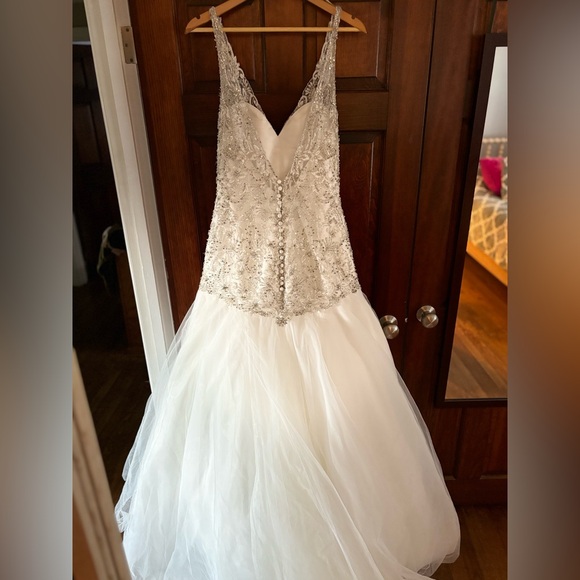 NEW❗️Pronovias - Bonanza wedding gown IVORY.  never been worn, Sample.  Size 10 - Picture 3 of 15